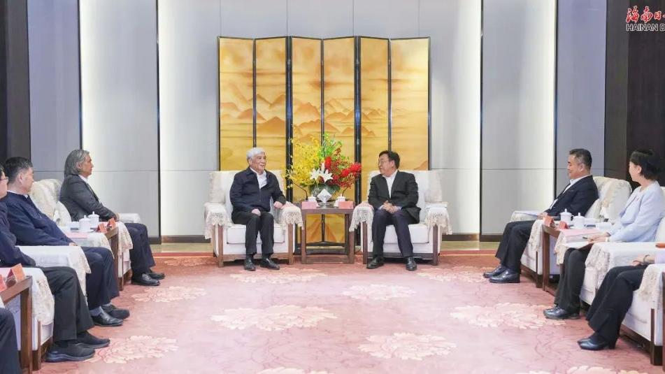 冯飞拜会全国人大常委会副委员长、民盟...